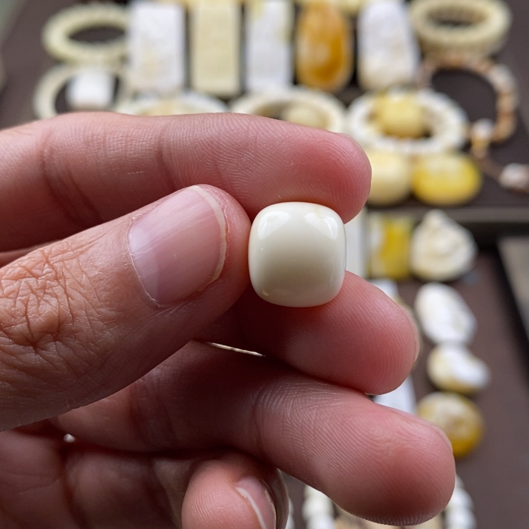 琥珀裸石未镶嵌上*?蜜蜡蜜蜡吊坠项链