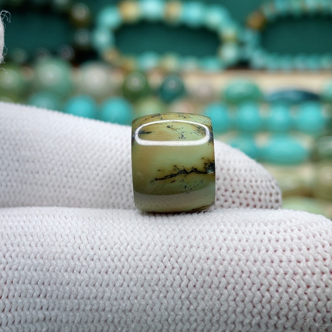 绿松石未镶嵌颈饰