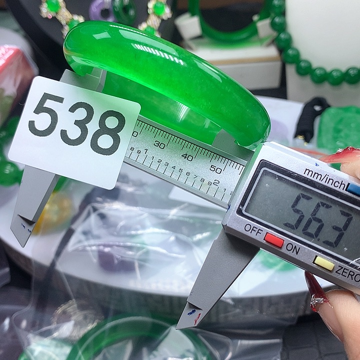 翡翠吊坠(赠链)未镶嵌