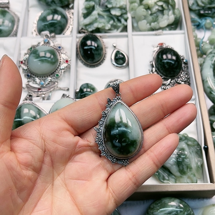 透闪石-蛇纹石玉颈饰未镶嵌一****H