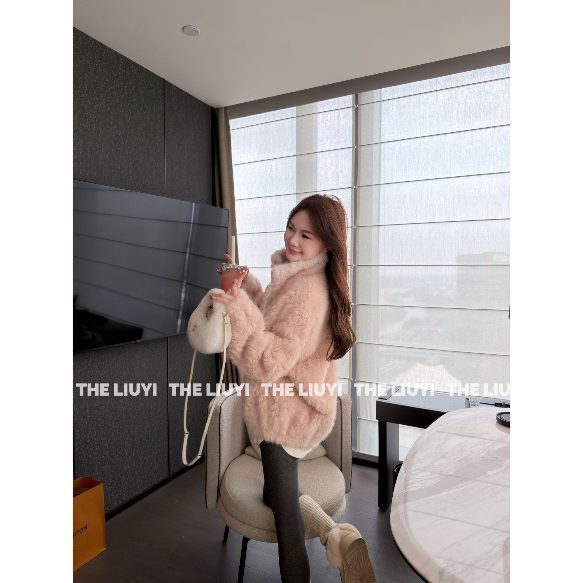 【LIUYI】粉雪~轻奢感环保毛毛保暖宽松拉链外套51030A6