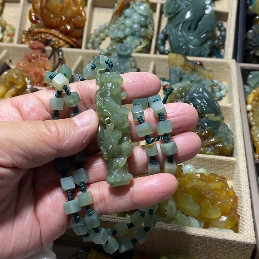 【闪购商品】蛇纹石玉颈饰未镶嵌