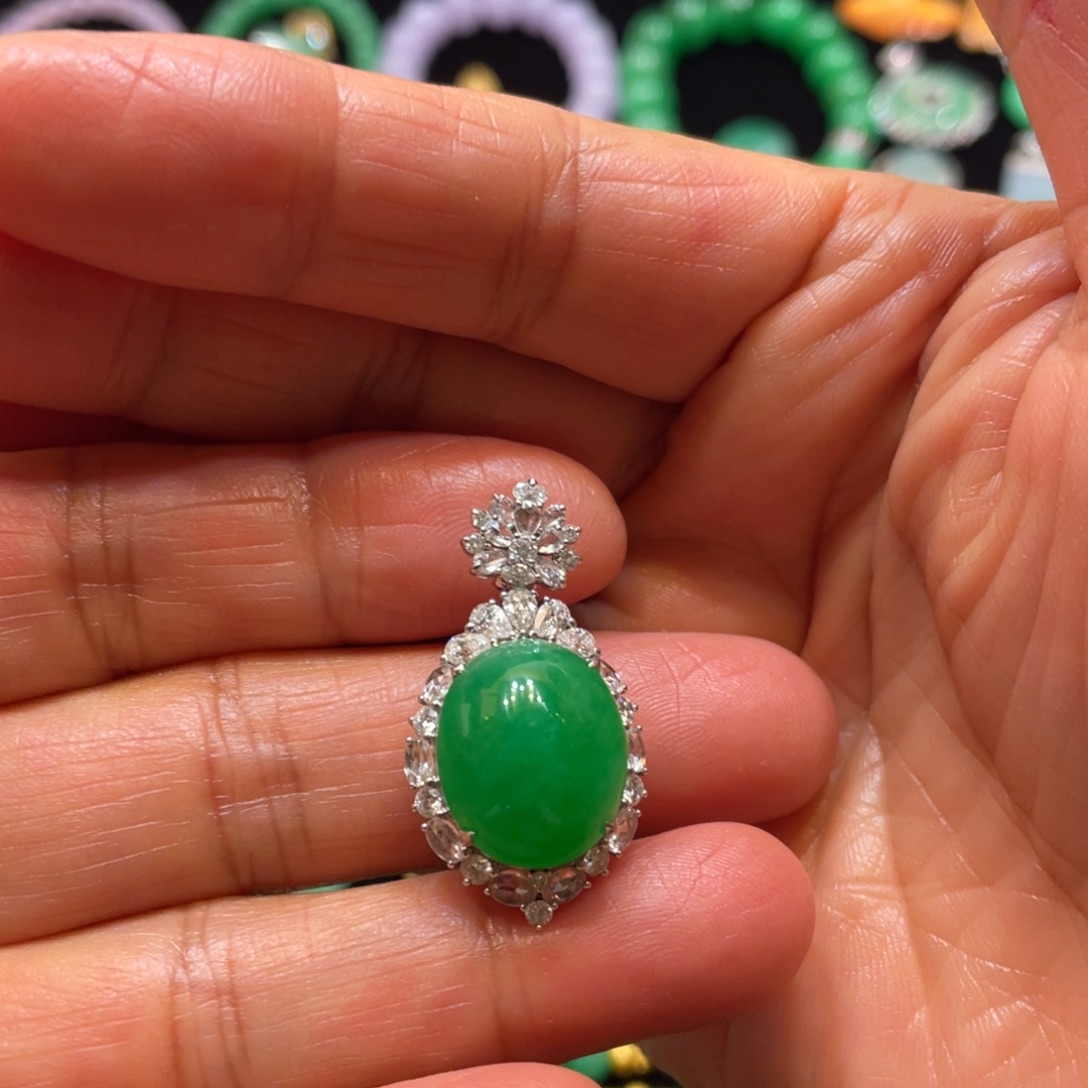 翡翠18K金镶嵌颈饰