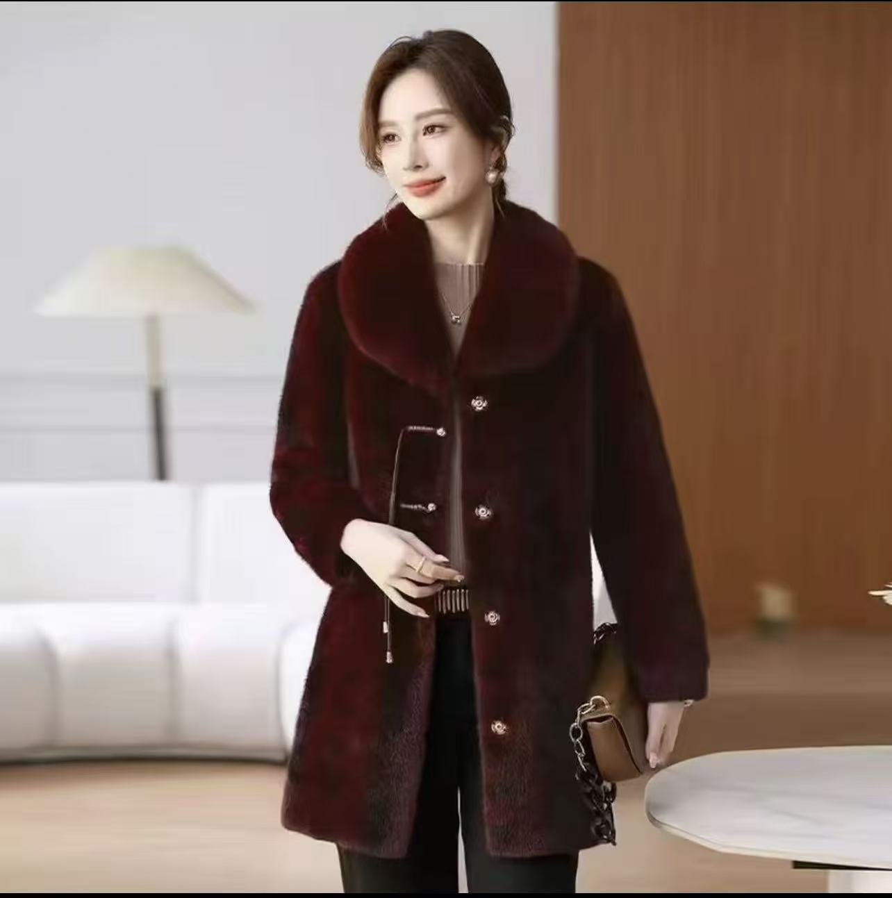 2025新款75衣长欧貂绒大毛领月牙款设计高端时尚减龄冬季女款外套