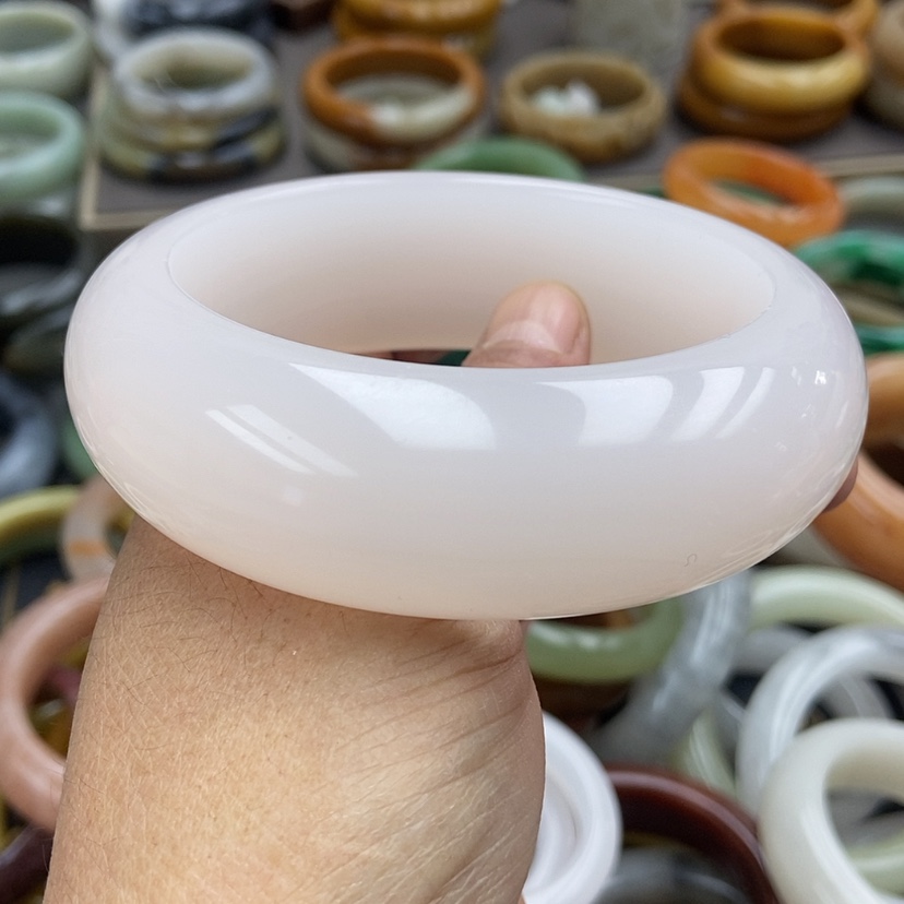 【闪购商品】石英质玉手镯58未镶嵌番****?