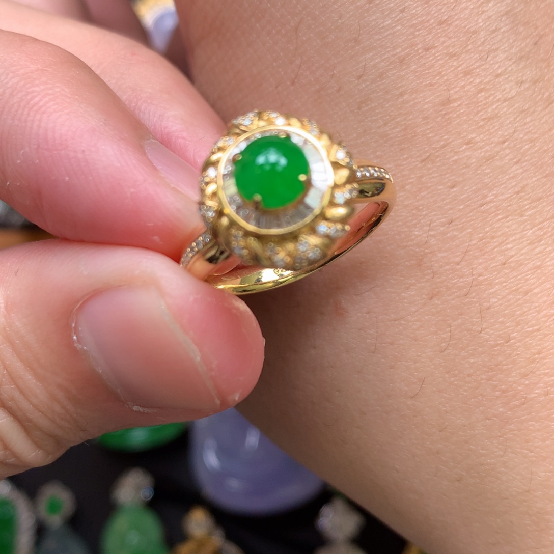 翡翠18K金镶嵌戒指