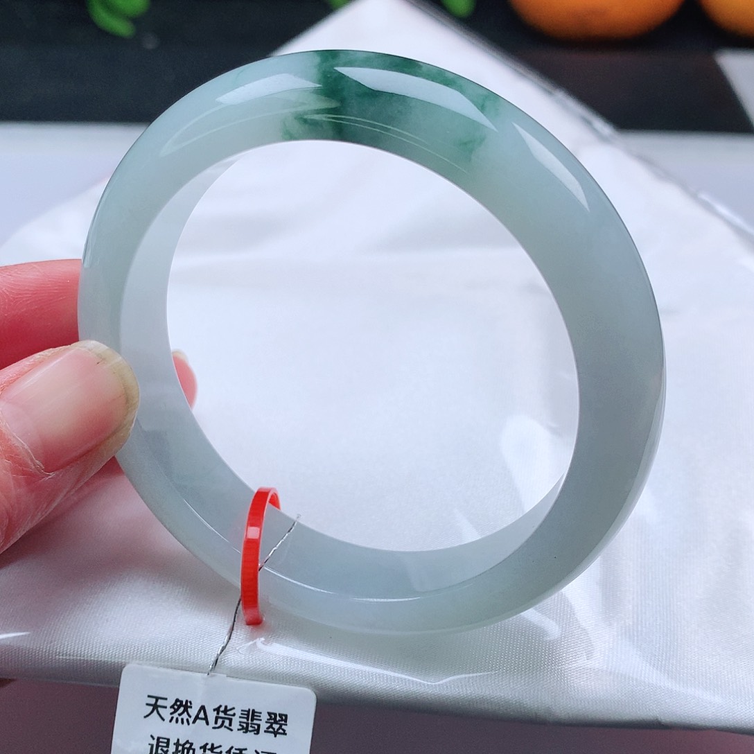 翡翠手镯未镶嵌55圈