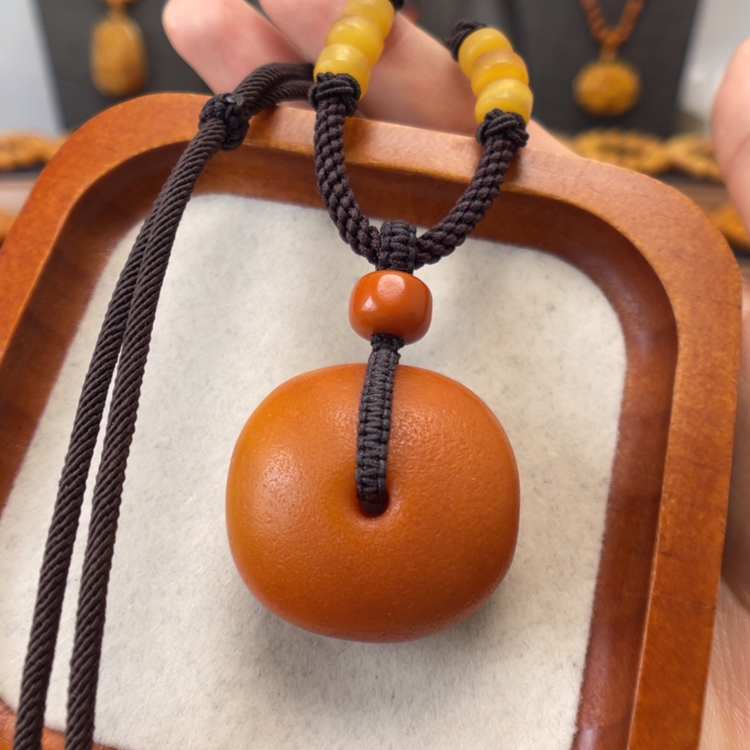 蜜蜡未镶嵌颈饰蜜蜡