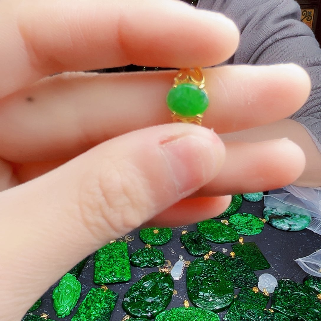 颈饰未镶嵌翡翠多样性