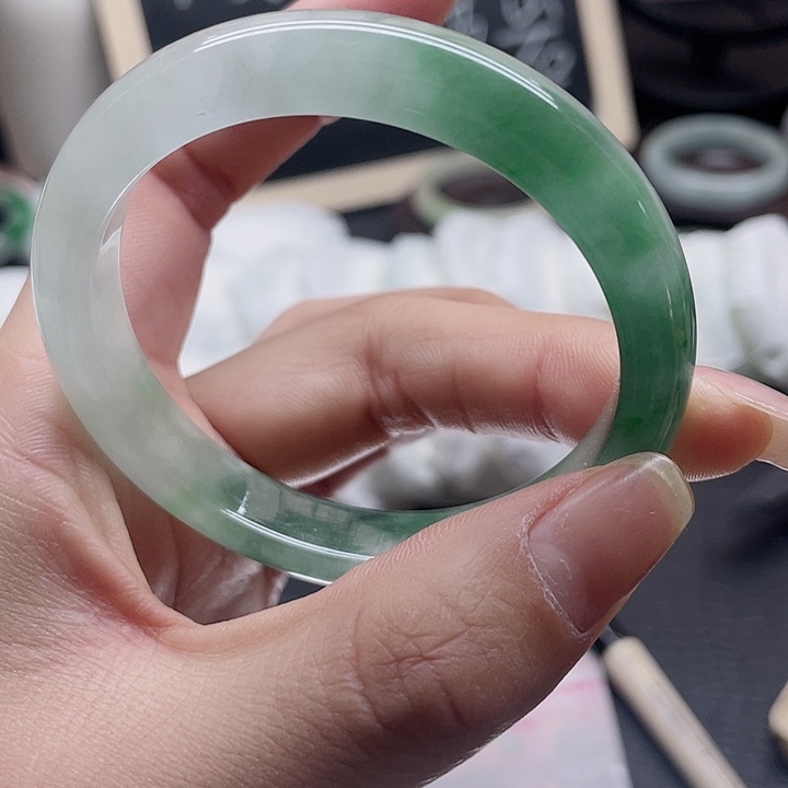 石英岩玉未镶嵌手镯8