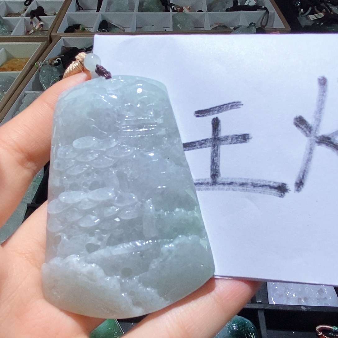 翡翠颈饰未镶嵌天然