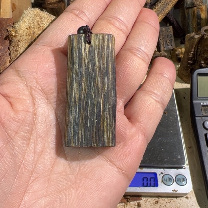 沉香吊坠绿棋楠沉香吊坠6.6克