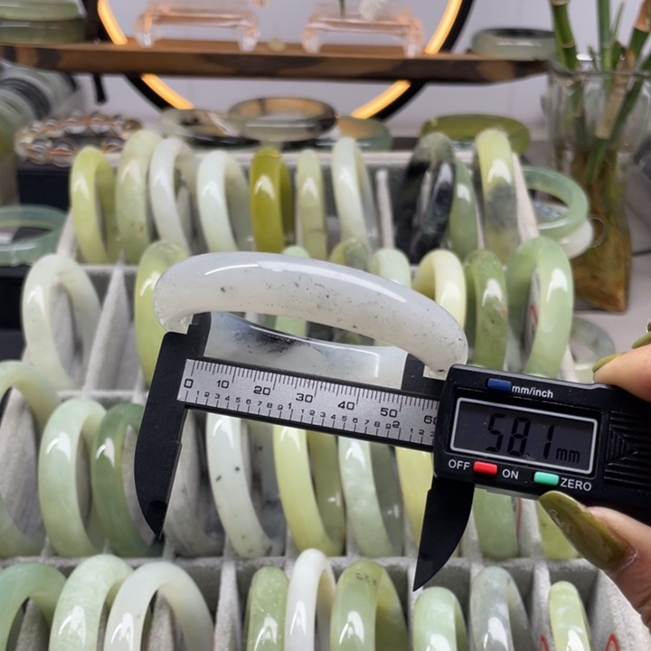 蛇纹石玉未镶嵌手镯99