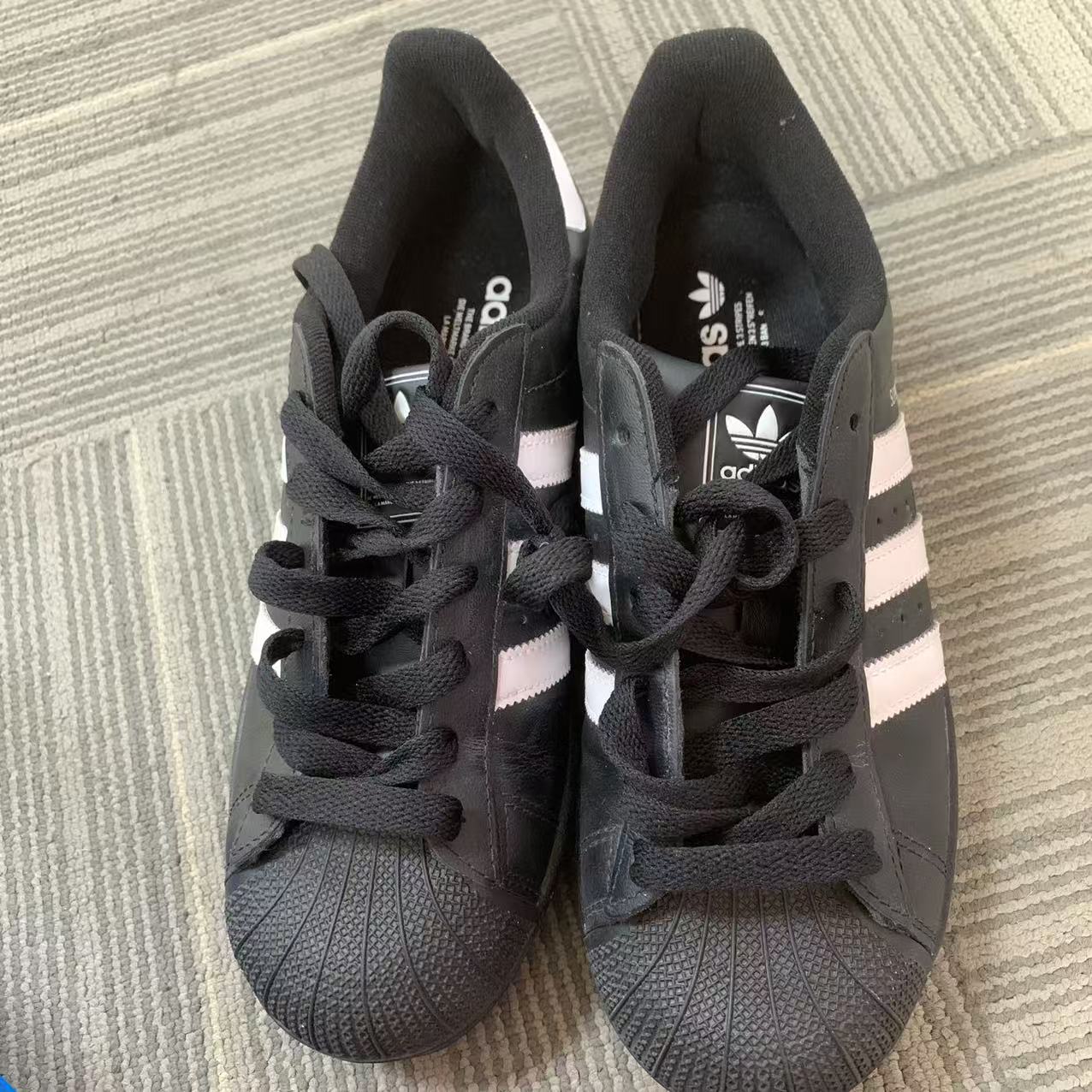 瑕疵慎拍 adidas/阿迪达斯 贝壳头低帮休闲板鞋JH9977-39