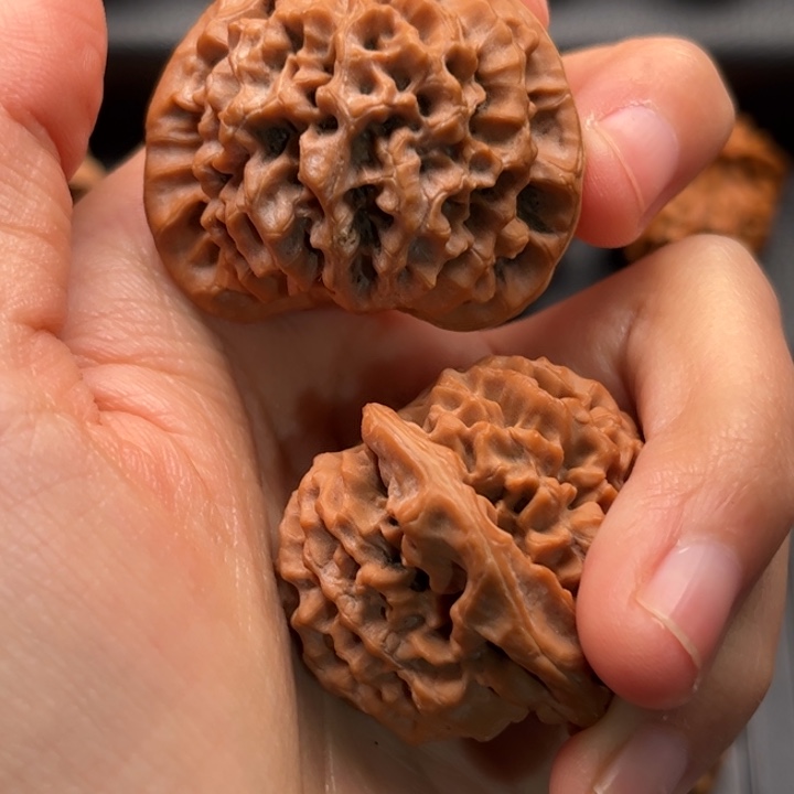 星***烂文玩核桃吊坠秦闷瑕疵