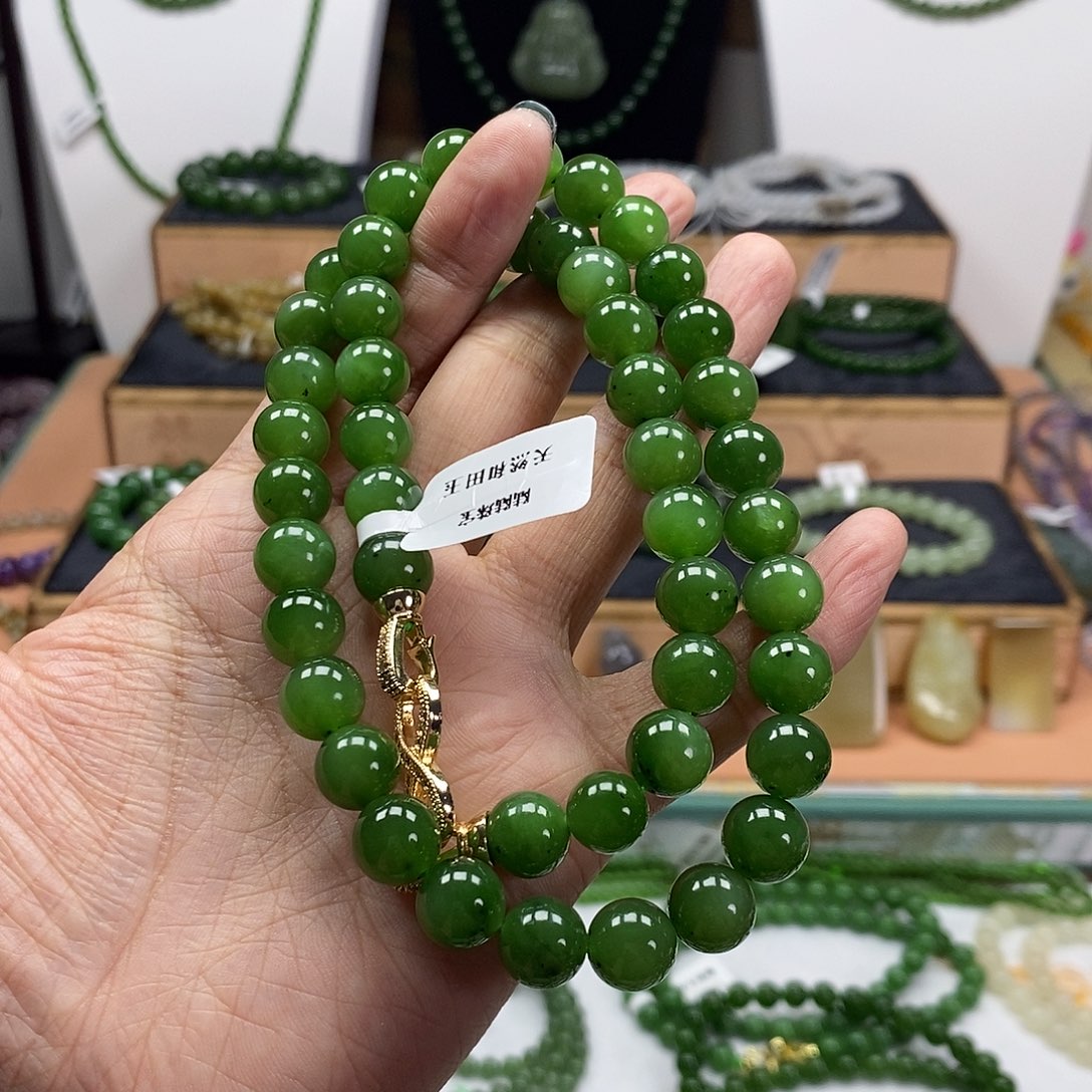 和田玉（碧玉）颈饰未镶嵌