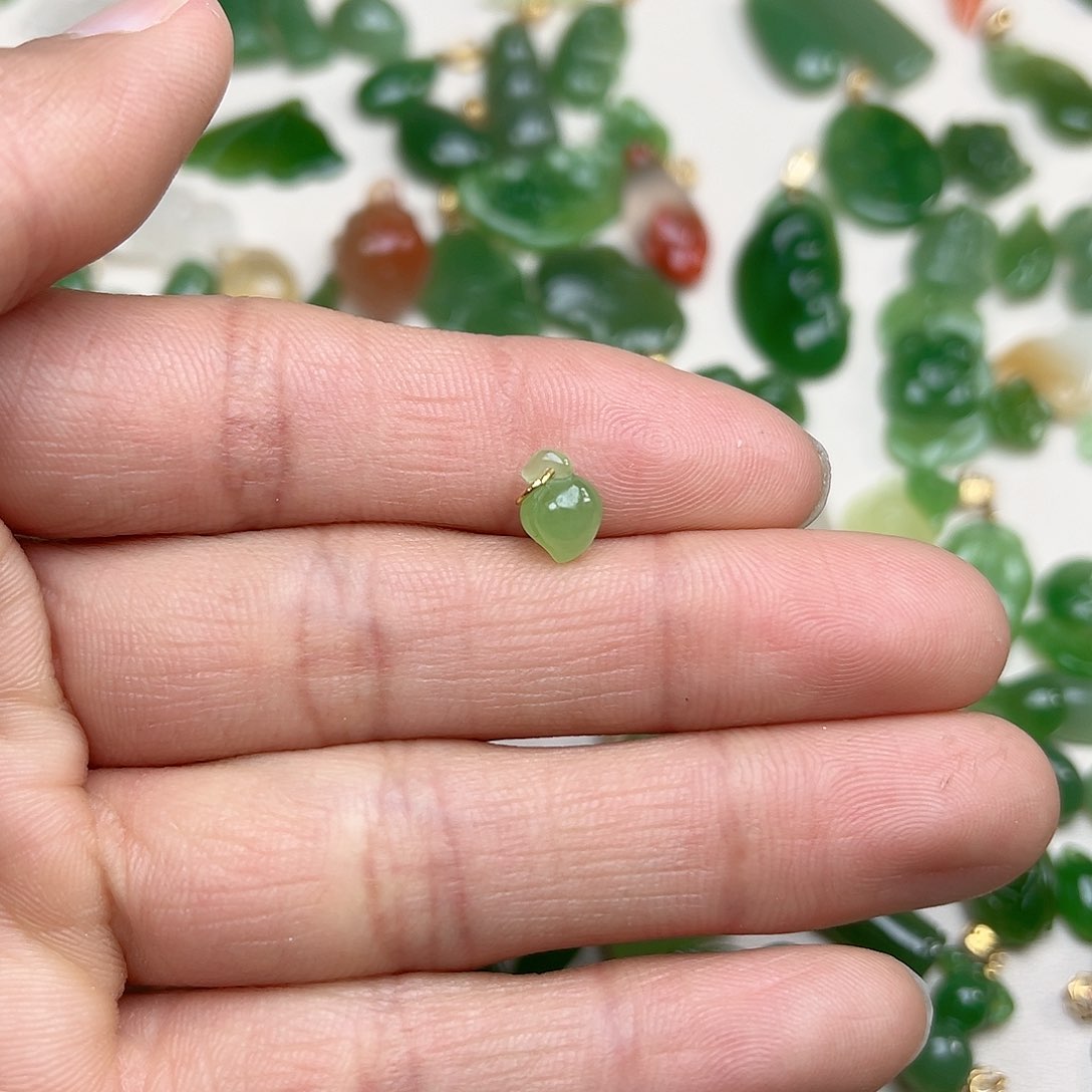 和田玉（碧玉）18K金镶嵌玉坠文*