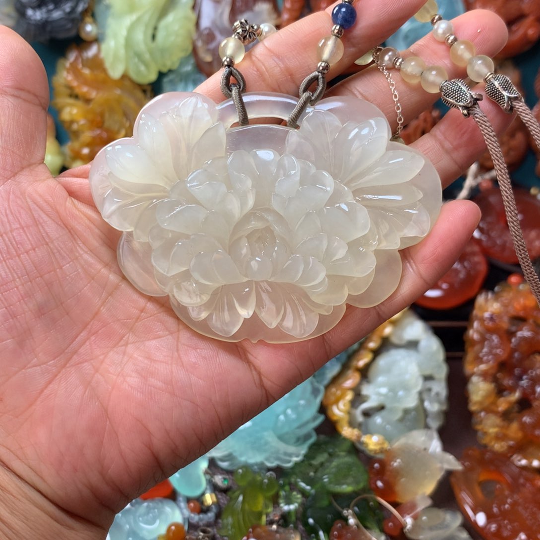 蛇纹石玉挂坠未镶嵌