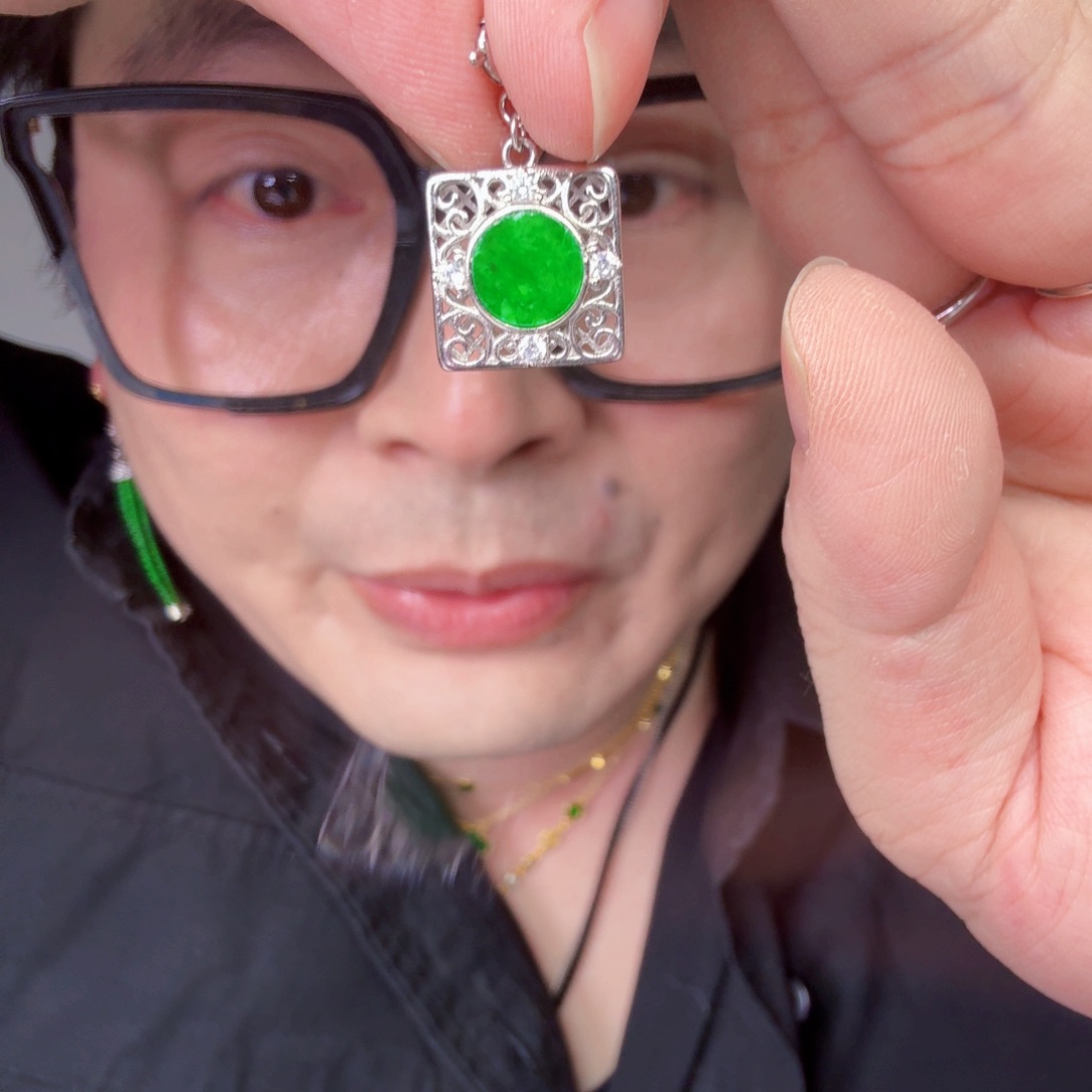 颈饰未镶嵌翡翠一件