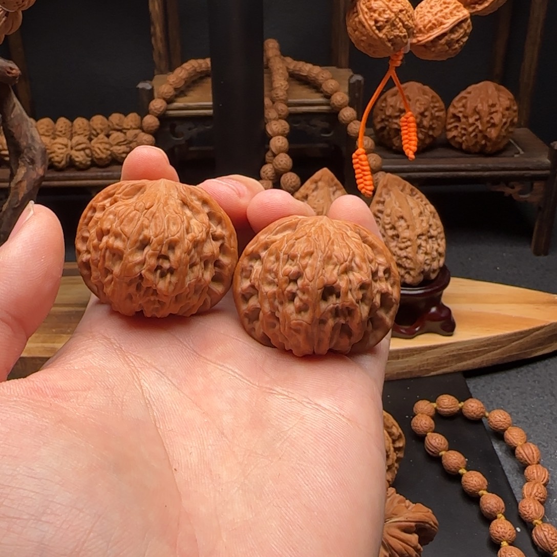 核桃正磨有微微修肚子