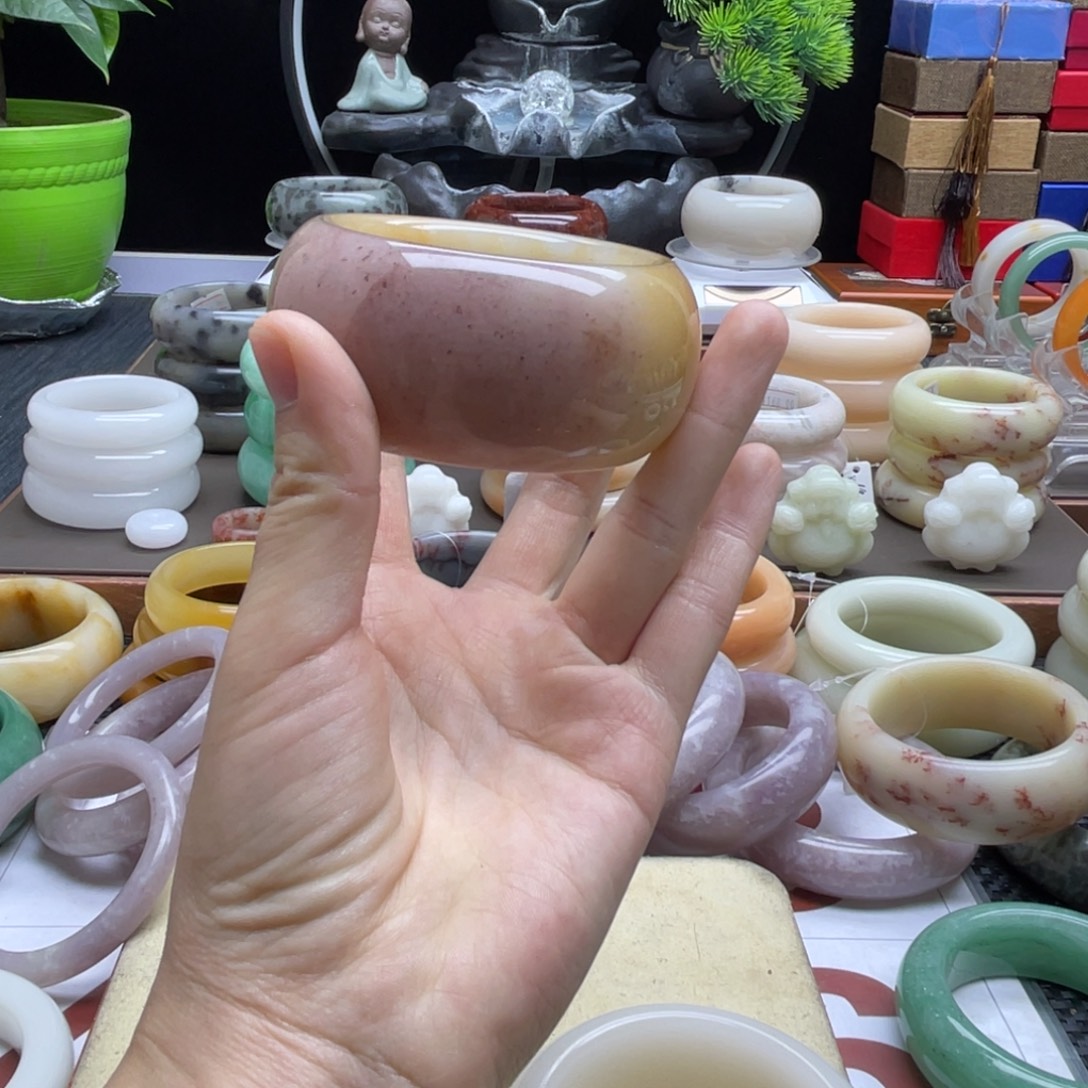 石英岩玉未镶嵌手镯