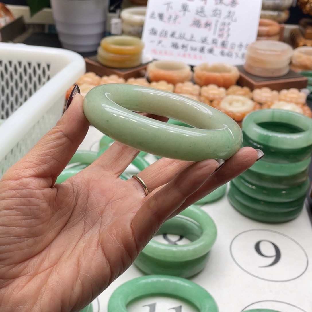 ****ɞ石英岩玉未镶嵌手镯