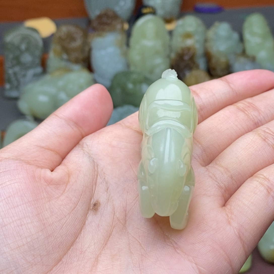 和田玉（糖玉）未镶嵌颈饰猫**爪