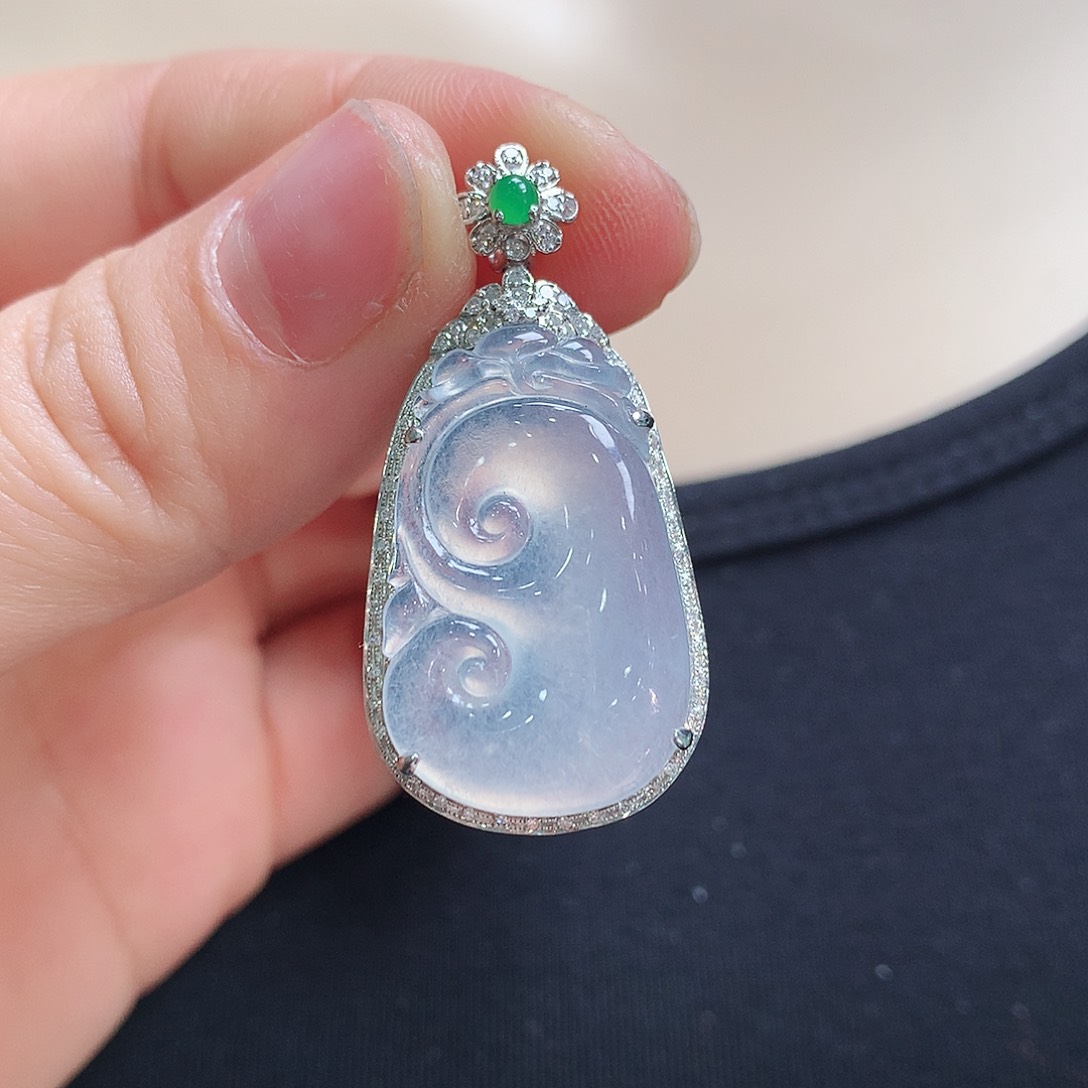 翡翠颈饰18K金镶嵌如意