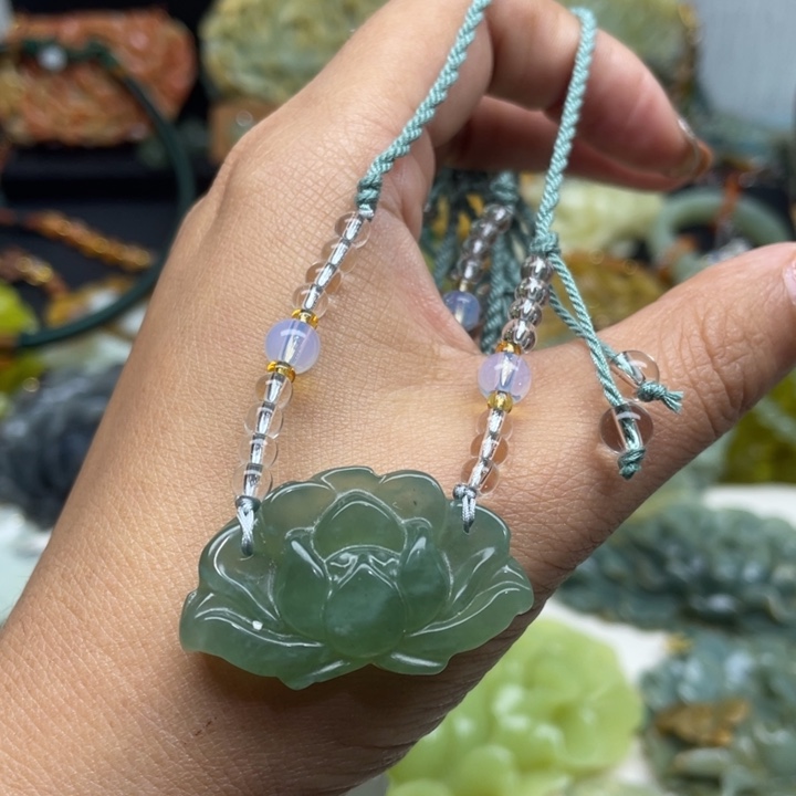 蛇纹石玉未镶嵌颈饰