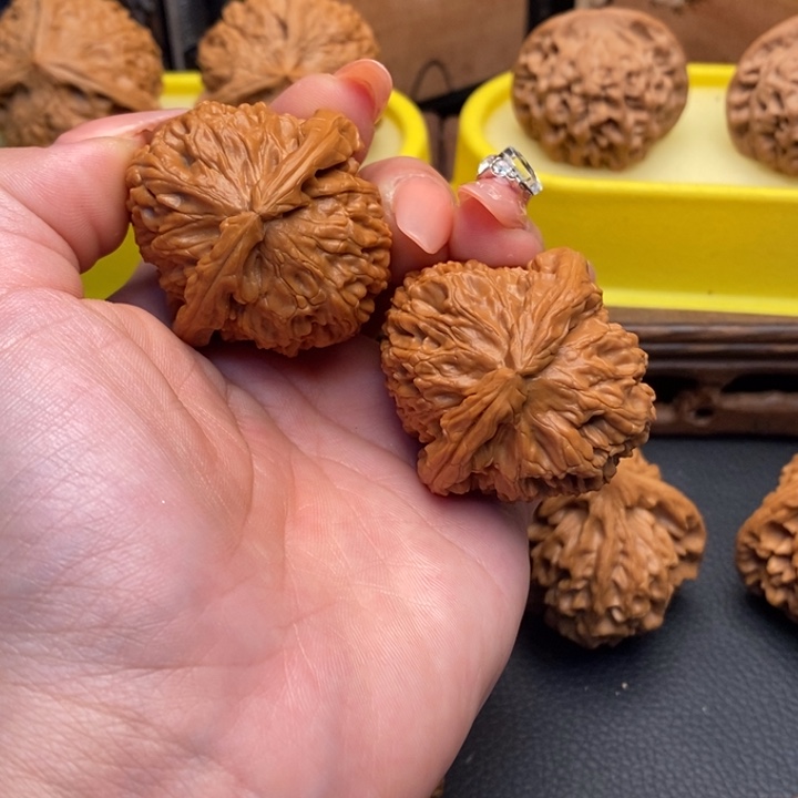 文玩核桃把件083三角白40