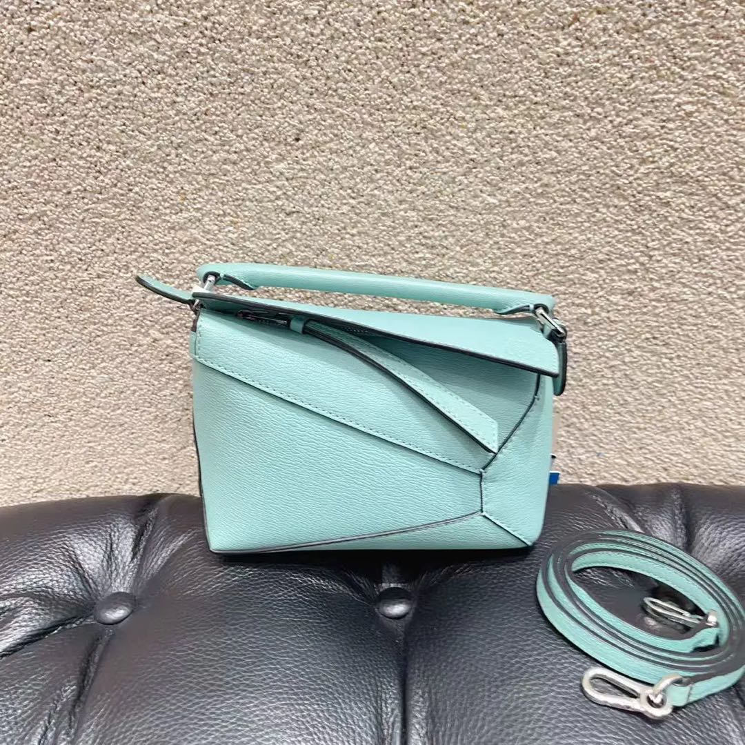 99新 LOEWE/罗意威 Puzzle mini 薄荷绿单肩手提斜挎包！