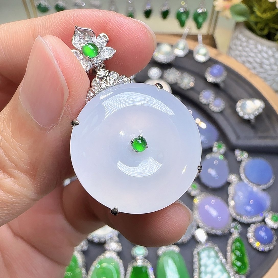 翡翠颈饰18K金镶嵌翡翠颈饰18K金镶嵌