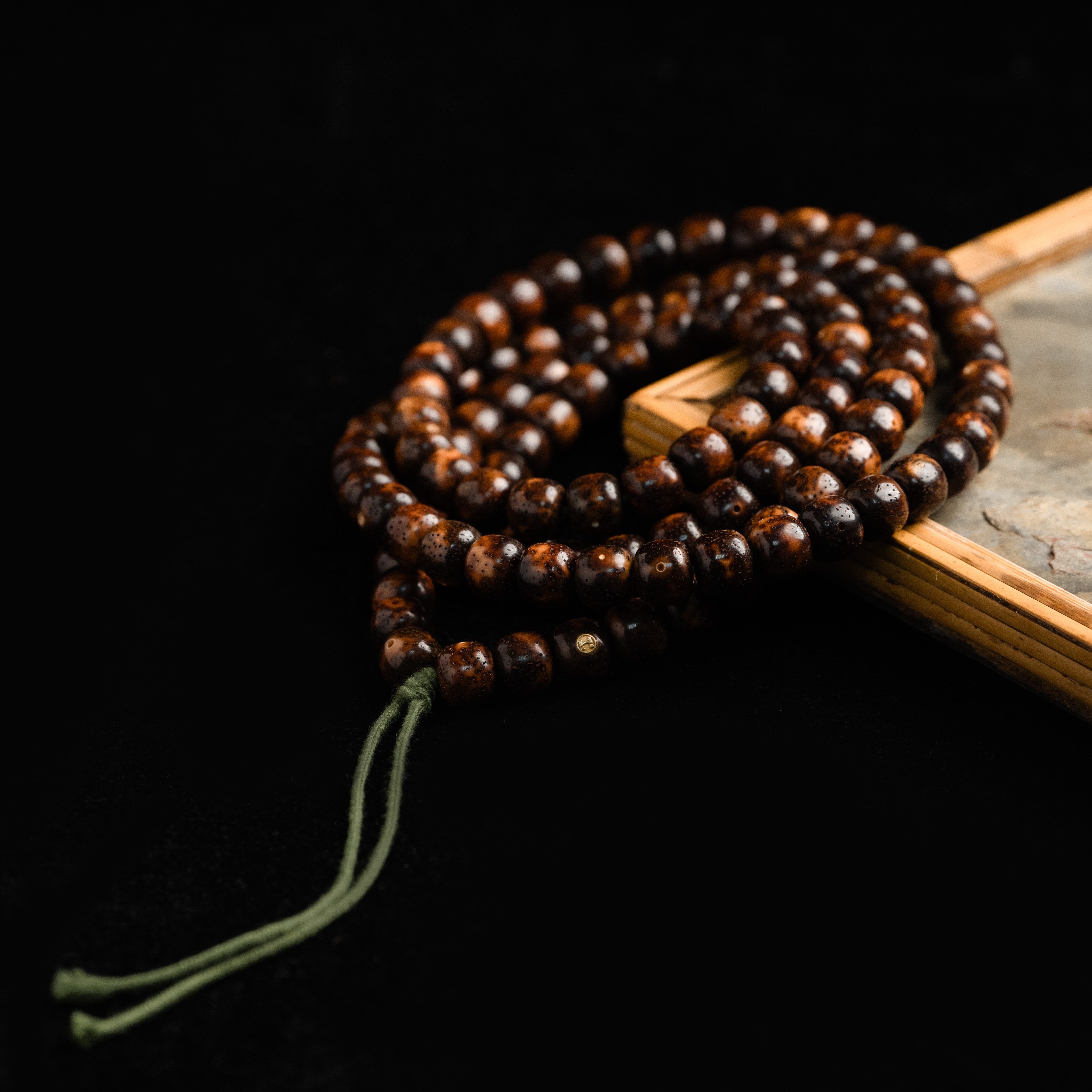 酸儿文玩·精工级深珀花皮桶珠星月老陈籽10*9长串