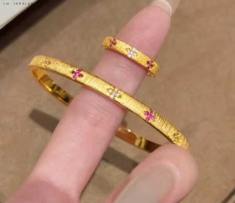 铜合金锆石戒指 铜合金点钻拉丝玫红白钻四叶草戒指轻奢时尚气质