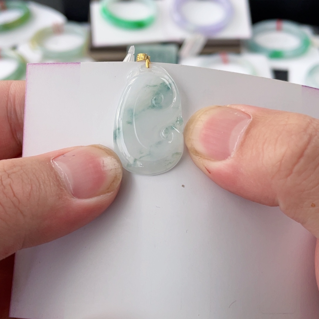 翡翠颈饰未镶嵌如意