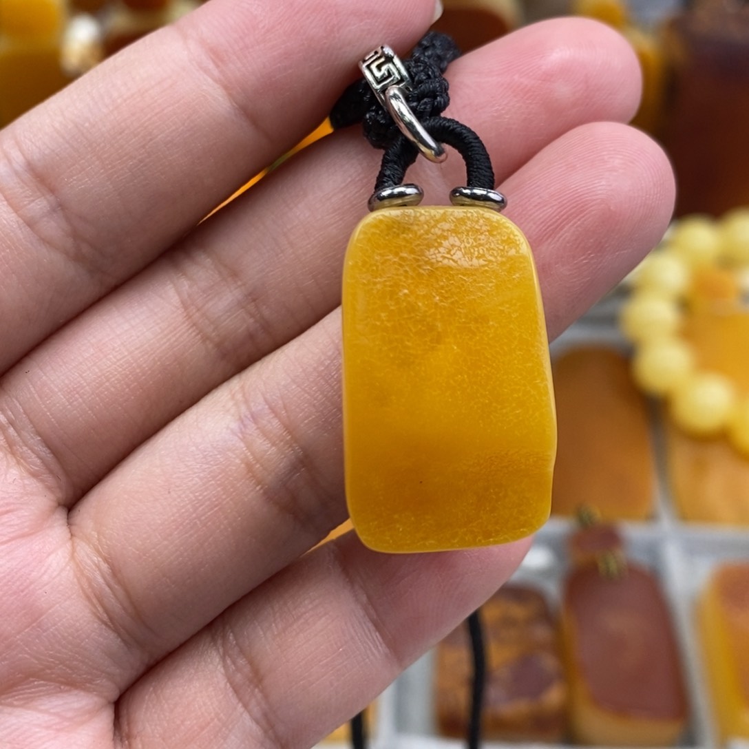 琥珀吊坠(赠链)未镶嵌