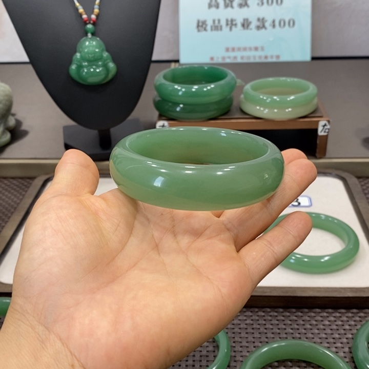 东陵石未镶嵌颈饰一**福
