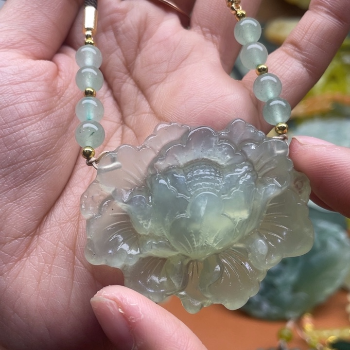 蛇纹石玉未镶嵌吊坠