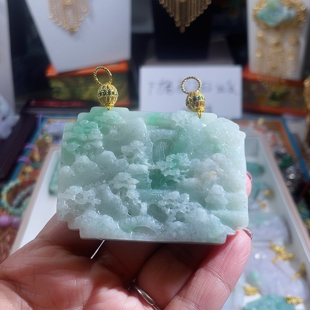 翡翠颈饰未镶嵌翡翠山水牌
