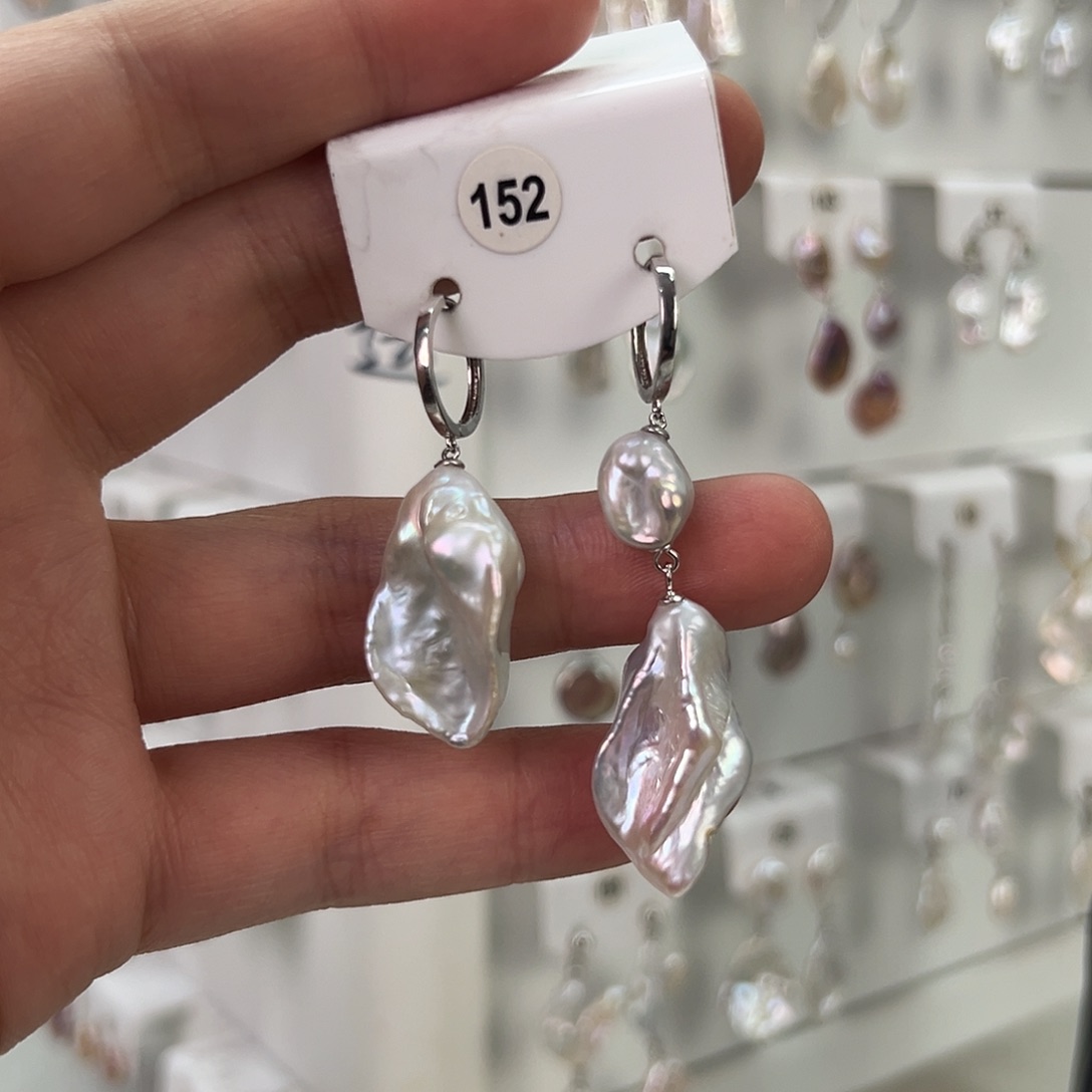 木***呀非金属巴洛克花瓣耳饰 