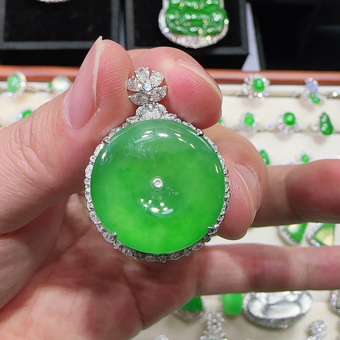 翡翠吊坠(不含链)18K金镶嵌