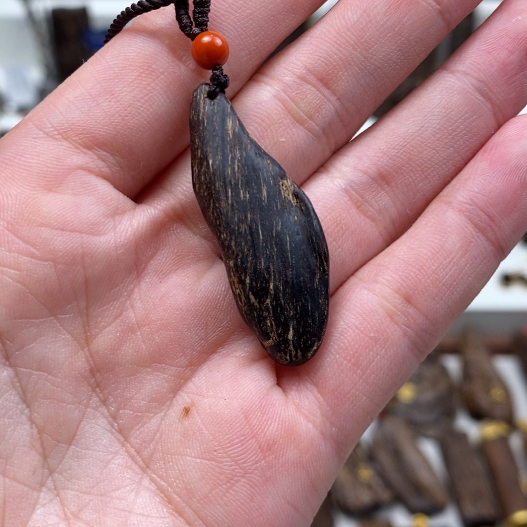 沉香吊坠文莱沉水满油吊坠