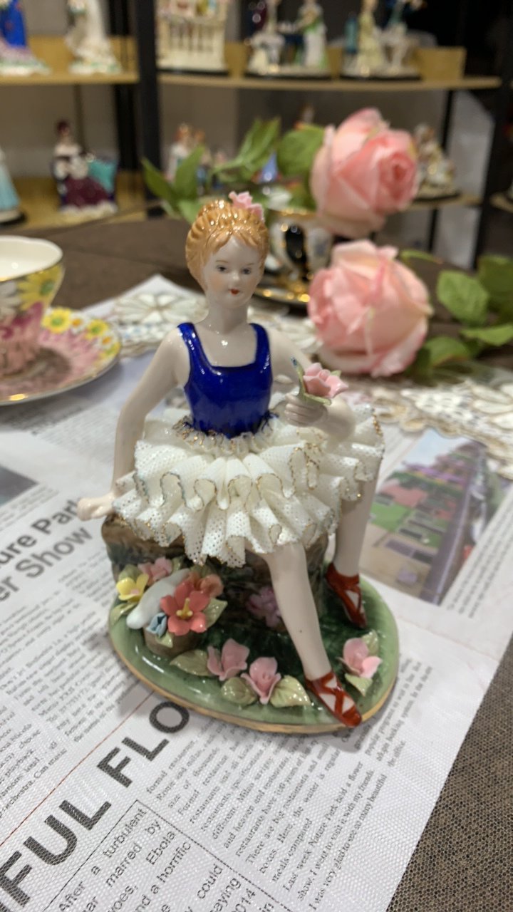 体操蕾丝小女孩瓷偶 高16jin左右 玄关陶瓷欧式摆设描金