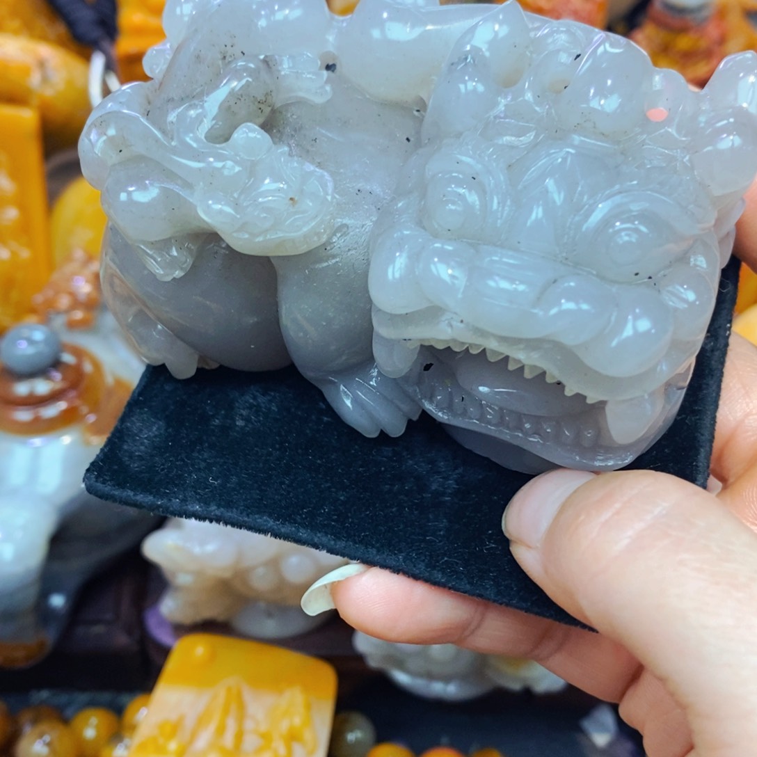 未镶嵌石英质玉（黄龙玉）颈饰