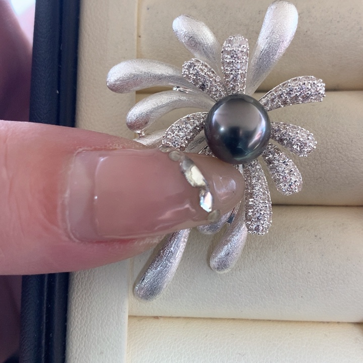 未镶嵌胸饰海水珍珠