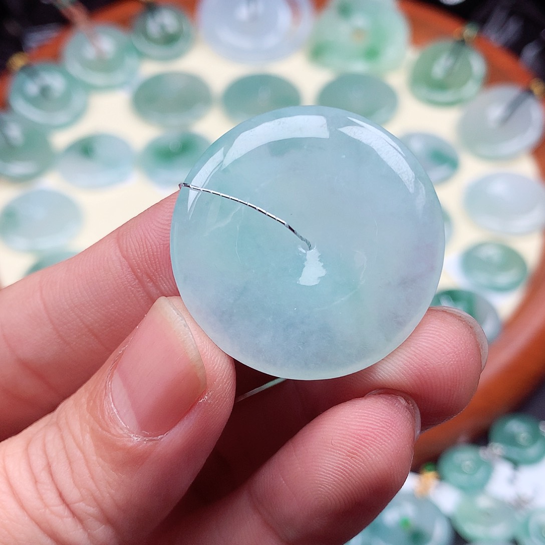 翡翠颈饰未镶嵌平安扣