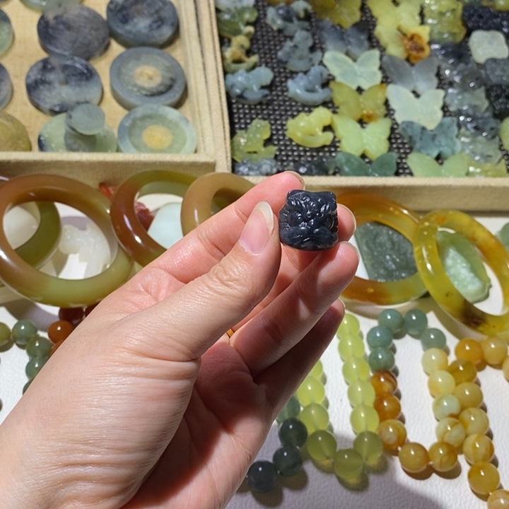 蛇纹石玉合金颈饰