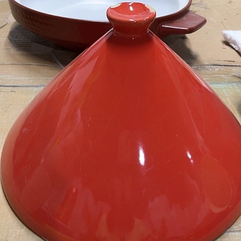 微瑕，不能明火，约口径27.2厘米，拖釉