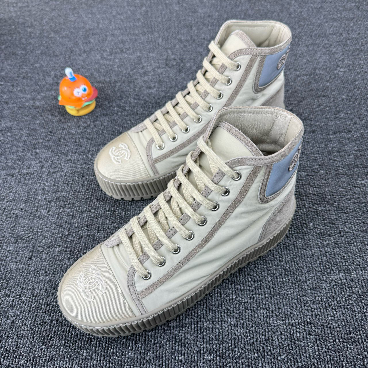 Chanel香奈儿高帮饼干鞋 尺码：37 HB1147