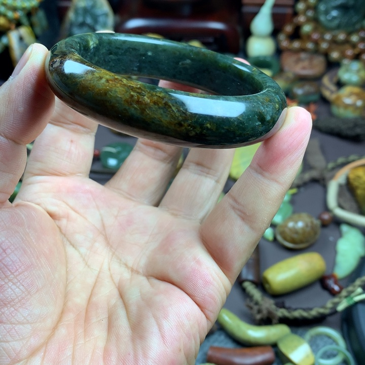 吊坠(赠链)未镶嵌岫岩河磨玉（透闪石质玉）